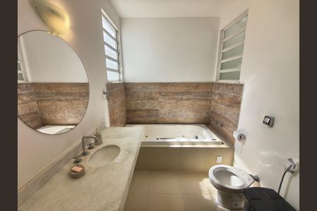 Casa de condomínio à venda com 315m², 6 quartos e 5 vagas