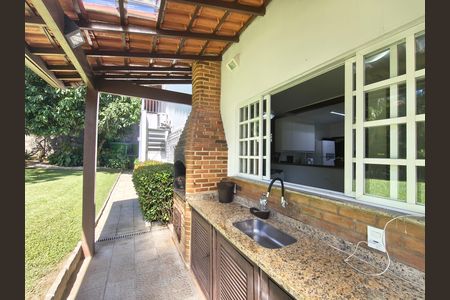 Casa de condomínio à venda com 315m², 6 quartos e 5 vagas