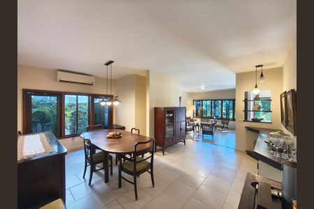 Casa de condomínio à venda com 315m², 6 quartos e 5 vagas