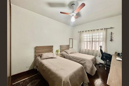 Quarto 2 de casa para alugar com 2 quartos, 200m² em Vila Bertioga, São Paulo