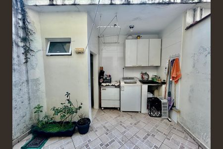 Quintal/Lavanderia de casa para alugar com 2 quartos, 200m² em Vila Bertioga, São Paulo
