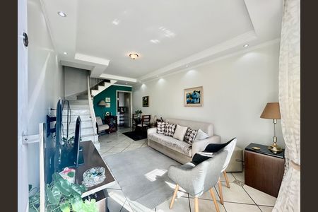 Sala de casa para alugar com 2 quartos, 200m² em Vila Bertioga, São Paulo