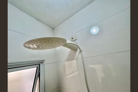 Banheiro de serviço de casa para alugar com 2 quartos, 200m² em Vila Bertioga, São Paulo