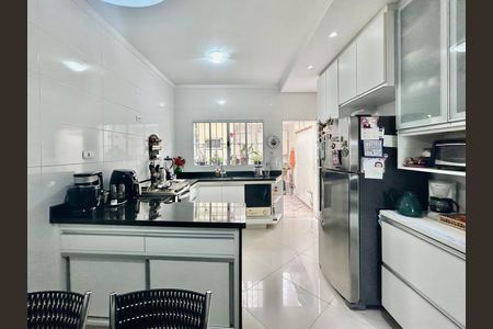 Casa para alugar com 200m², 2 quartos e 2 vagas Casa para alugar com 200m², 2 quartos e 2 vagasCozinha
