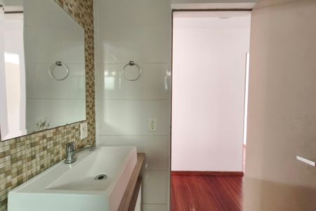 Banheiro de apartamento à venda com 3 quartos, 59m² em Vila Rica, Campinas