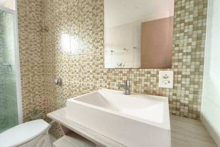 Banheiro de apartamento à venda com 3 quartos, 59m² em Vila Rica, Campinas