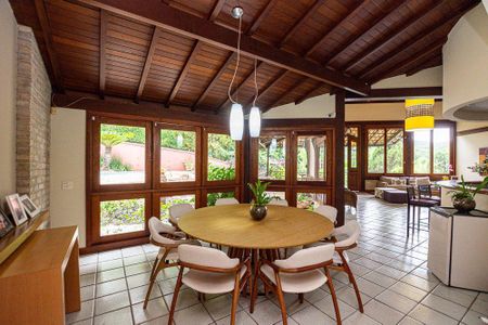 Casa à venda com 360m², 5 quartos e 4 vagas