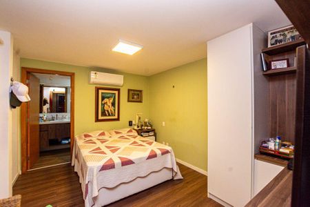 Casa à venda com 5 quartos, 360m² em Badu, Niterói