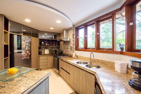 Casa à venda com 360m², 5 quartos e 4 vagas