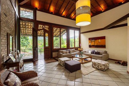 Casa à venda com 360m², 5 quartos e 4 vagas