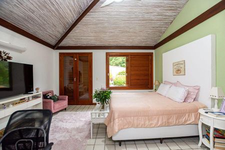 Casa à venda com 5 quartos, 360m² em Badu, Niterói