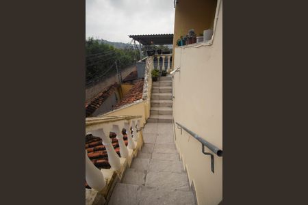 Escada de casa para alugar com 2 quartos, 80m² em Rocha, São Gonçalo