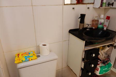 Banheiro de apartamento para alugar com 2 quartos, 55m² em Santa Maria, Osasco