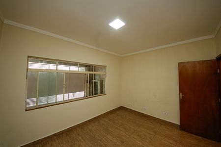 Casa para alugar com 80m², 2 quartos e 1 vaga