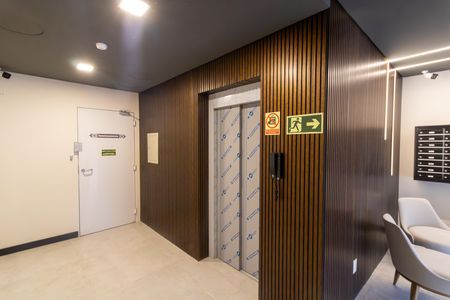 Apartamento à venda com 61m², 2 quartos e 1 vaga Apartamento à venda com 61m², 2 quartos e 1 vagaHall de entrada
