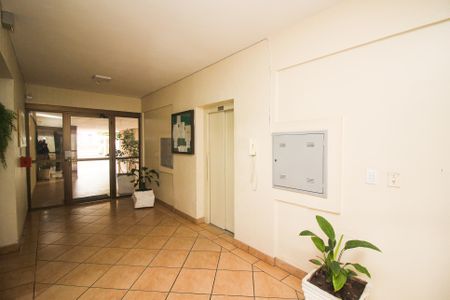 Área comum-Hall de entrada de apartamento à venda com 3 quartos, 88m² em Nonoai, Porto Alegre