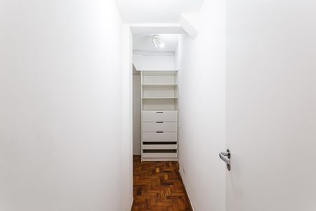 Apartamento para alugar com 103m², 2 quartos e 1 vaga Apartamento para alugar com 103m², 2 quartos e 1 vagaCloset da suíte