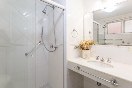 Apartamento para alugar com 103m², 2 quartos e 1 vaga Apartamento para alugar com 103m², 2 quartos e 1 vagaBanheiro da Suíte