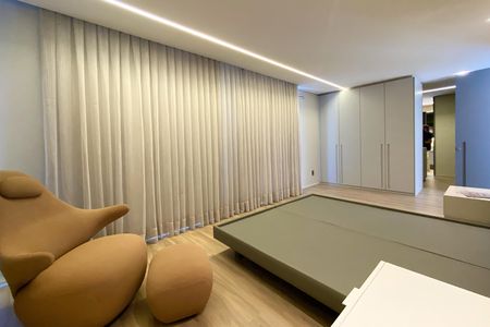 Casa de condomínio à venda com 564m², 5 quartos e 6 vagas Casa de condomínio à venda com 564m², 5 quartos e 6 vagasSuite 1