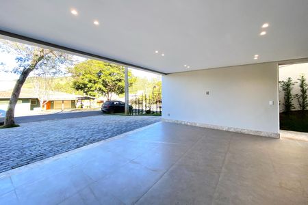Casa de condomínio à venda com 564m², 5 quartos e 6 vagas Casa de condomínio à venda com 564m², 5 quartos e 6 vagasGaragem