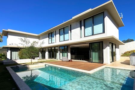 Casa de condomínio à venda com 564m², 5 quartos e 6 vagas Casa de condomínio à venda com 564m², 5 quartos e 6 vagasPiscina