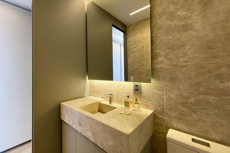 Casa de condomínio à venda com 564m², 5 quartos e 6 vagas Casa de condomínio à venda com 564m², 5 quartos e 6 vagasBanheiro da Suíte 3