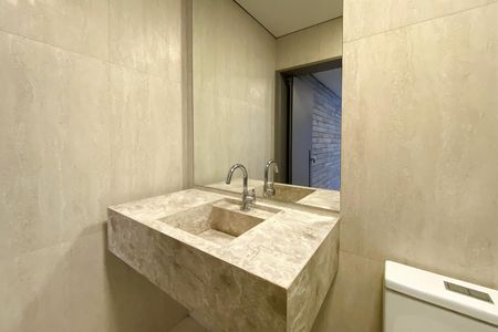 Casa de condomínio à venda com 564m², 5 quartos e 6 vagas Casa de condomínio à venda com 564m², 5 quartos e 6 vagasSuite 5 (térreo)