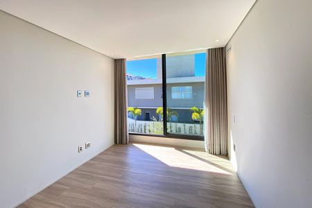 Casa de condomínio à venda com 564m², 5 quartos e 6 vagas Casa de condomínio à venda com 564m², 5 quartos e 6 vagasSuite 3