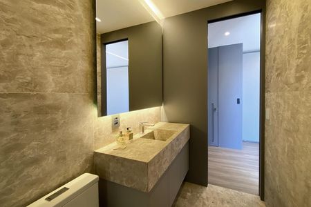 Casa de condomínio à venda com 564m², 5 quartos e 6 vagas Casa de condomínio à venda com 564m², 5 quartos e 6 vagasBanheiro da Suíte 4