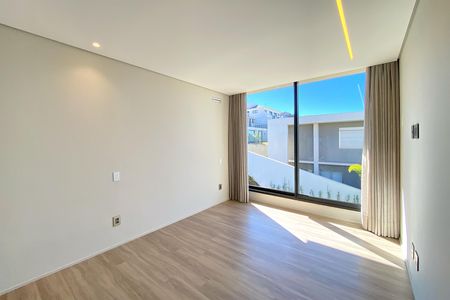 Casa de condomínio à venda com 564m², 5 quartos e 6 vagas Casa de condomínio à venda com 564m², 5 quartos e 6 vagasSuite 4
