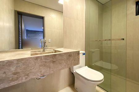 Casa de condomínio à venda com 564m², 5 quartos e 6 vagas Casa de condomínio à venda com 564m², 5 quartos e 6 vagasSuite 5 (térreo)