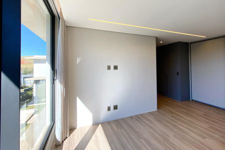 Casa de condomínio à venda com 564m², 5 quartos e 6 vagas Casa de condomínio à venda com 564m², 5 quartos e 6 vagasSuite 4