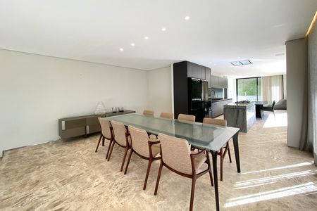 Casa de condomínio à venda com 564m², 5 quartos e 6 vagas Casa de condomínio à venda com 564m², 5 quartos e 6 vagasSala de Jantar
