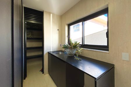 Casa de condomínio à venda com 564m², 5 quartos e 6 vagas Casa de condomínio à venda com 564m², 5 quartos e 6 vagasÁrea de Serviço