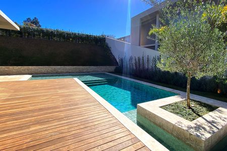 Casa de condomínio à venda com 564m², 5 quartos e 6 vagas Casa de condomínio à venda com 564m², 5 quartos e 6 vagasPiscina