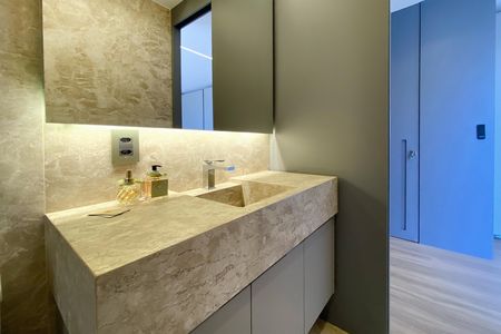 Casa de condomínio à venda com 564m², 5 quartos e 6 vagas Casa de condomínio à venda com 564m², 5 quartos e 6 vagasBanheiro da Suíte 4