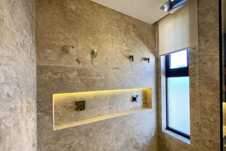 Casa de condomínio à venda com 564m², 5 quartos e 6 vagas Casa de condomínio à venda com 564m², 5 quartos e 6 vagasBanheiro da Suíte 1