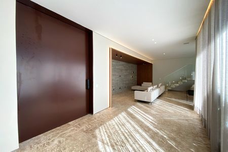 Casa de condomínio à venda com 564m², 5 quartos e 6 vagas Casa de condomínio à venda com 564m², 5 quartos e 6 vagasHall de entrada