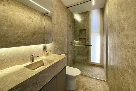 Casa de condomínio à venda com 564m², 5 quartos e 6 vagas Casa de condomínio à venda com 564m², 5 quartos e 6 vagasBanheiro da Suíte 2