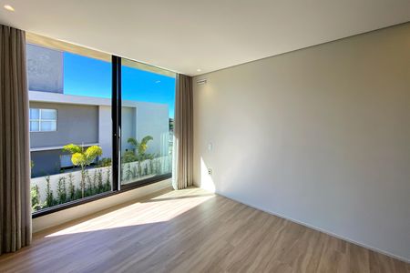 Casa de condomínio à venda com 564m², 5 quartos e 6 vagas Casa de condomínio à venda com 564m², 5 quartos e 6 vagasSuite 3