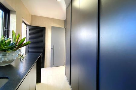 Casa de condomínio à venda com 564m², 5 quartos e 6 vagas Casa de condomínio à venda com 564m², 5 quartos e 6 vagasÁrea de Serviço