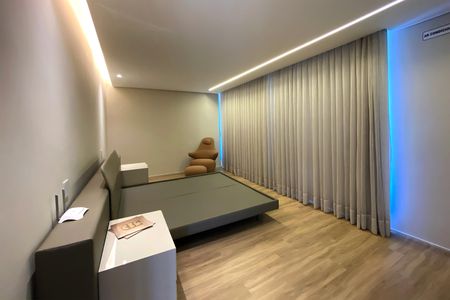 Casa de condomínio à venda com 564m², 5 quartos e 6 vagas Casa de condomínio à venda com 564m², 5 quartos e 6 vagasSuite 1