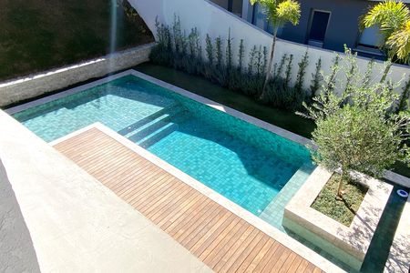 Casa de condomínio à venda com 564m², 5 quartos e 6 vagas Casa de condomínio à venda com 564m², 5 quartos e 6 vagasVista da Piscina