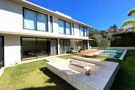 Casa de condomínio à venda com 564m², 5 quartos e 6 vagas Casa de condomínio à venda com 564m², 5 quartos e 6 vagasQuintal