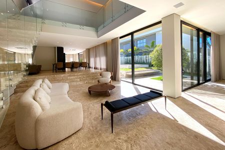 Casa de condomínio à venda com 564m², 5 quartos e 6 vagas Casa de condomínio à venda com 564m², 5 quartos e 6 vagasSala
