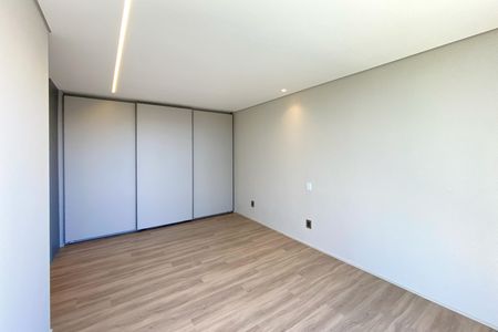 Casa de condomínio à venda com 564m², 5 quartos e 6 vagas Casa de condomínio à venda com 564m², 5 quartos e 6 vagasSuite 4