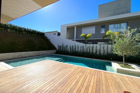 Casa de condomínio à venda com 564m², 5 quartos e 6 vagas Casa de condomínio à venda com 564m², 5 quartos e 6 vagasPiscina