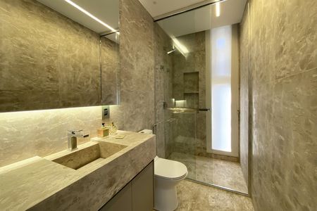 Casa de condomínio à venda com 564m², 5 quartos e 6 vagas Casa de condomínio à venda com 564m², 5 quartos e 6 vagasBanheiro da Suíte 3