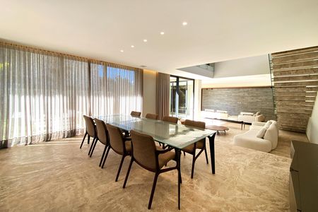 Casa de condomínio à venda com 564m², 5 quartos e 6 vagas Casa de condomínio à venda com 564m², 5 quartos e 6 vagasSala de Jantar
