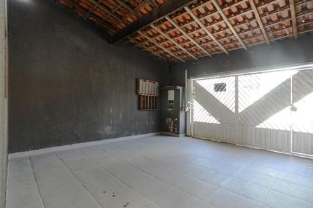 Garagem de casa para alugar com 2 quartos, 125m² em Jardim Rubi, Mogi das Cruzes